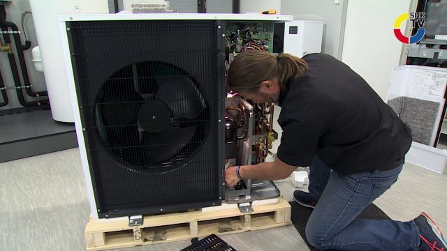 Embedded thumbnail for Mitsubishi Electric: Entfernen der Transportsicherung